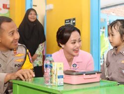 Cerianya Siswa TK Kemala Bhayangkari 42 Kota Kediri Mendapat Makan Bergizi Gratis