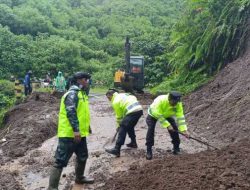 Polres Malang Terjunkan Tim Tanggap Bencana Tangani Longsor di Jalur Wisata Bromo