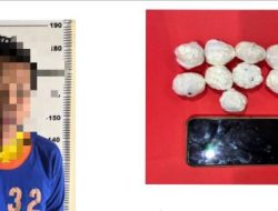 Petugas Buser Satresnarkoba Polres Kediri menangkap seorang pria, diduga mengedarkan narkoba jenis pil dobel L. Pria itu berinisial AA (29) warga Kecamatan Wates Kabupaten Kediri