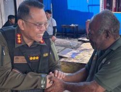 Perkuat Sinergi, Kasatgas Humas Ops Damai Cartenz Silaturahmi dengan Ketua Dewan Adat Pegunungan Bintang