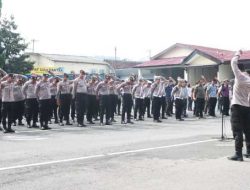 Polres Kediri mengadakan latihan beladiri bersama di halaman Mapolres
