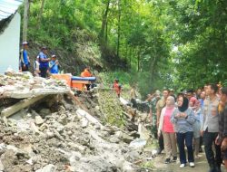 Polres Ponorogo bersama Forkopimda Tinjau Lokasi Longsor di Slahung