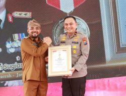 Polda Jatim Terima Penghargaan ‘Hakaryo Guno Mamayu Bawono’ dari Pemkot Batu