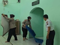 Menjelang bulan suci Ramadan, Polres Kediri mengadakan bakti religi bersih-bersih di tempat ibadah Masjid
