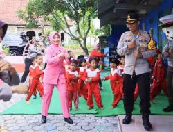 Wujudkan Asta Cita, Polres Bersama Bhayangkari Berbagi Makanan Bergizi di TK Tunas Harapan Ngawi