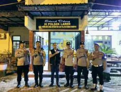 Wakapolres Lamongan Tinjau Kebersihan Mako Polsek dalam Kunjungan Kerja