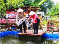 Dukung Ketahanan Pangan, Polres Bersama Bhayangkari Ngawi Tanam Sayur dan Tebar Benih Ikan di P2 L
