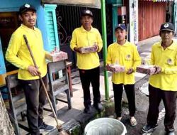 Jumat Berkah Team Gabut Cat Warrior bagi-bagi Nasi dan Minuman 1200 Kotak Gratis Buat Warga Lamongan