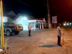 Kapolsek Sekaran Pimpin Patroli Blue Light Antisipasi Gangguan Kamtibmas di Wilayah Perbatasan