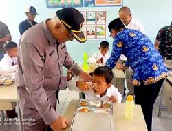 Launching Perdana Di Ngawi, 2.815 Siswa Dapat Makan Bergizi Gratis. Sayang, Waktu Pembagian Terlalu Pagi, Banyak Siswa Tak Nafsu Makan