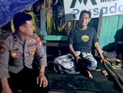 Patroli Dialogis Malam Hari Upaya Anggota Polsek Laren Cegah Gangguan Kamtibmas