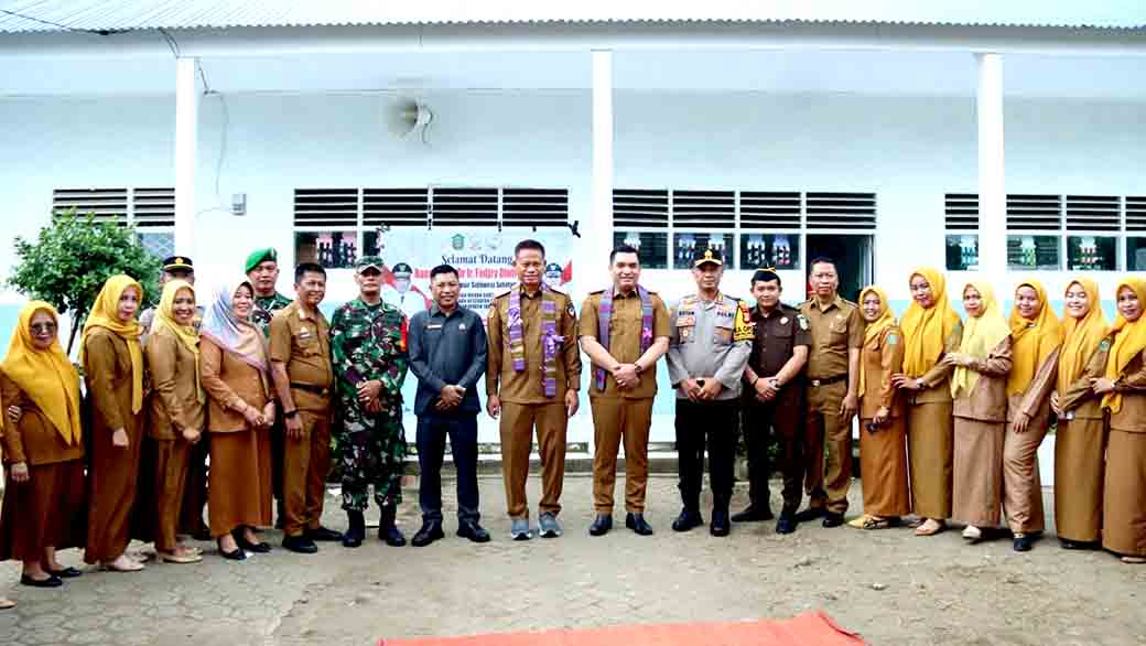 Penjabat Gubernur Sulawesi Selatan Dan Penjabat Bupati Takalar Tinjau Program Makan Bergizi Gratis Di Sd Pa'rappunganta 1 2