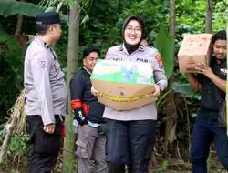 Polres Probolinggo Salurkan Bantuan Untuk Warga yang Rumahnya Rusak Akibat Bencana Alam