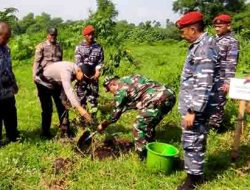 Sinergitas Polres Probolinggo Bersama TNI Lestarikan Lingkungan Tanam Pohon di Gunung Bentar