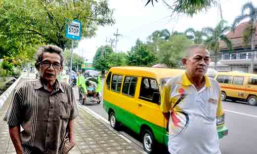 Sopir Angkota Gratis Pelajar Keluhkan Belum Terima Honor