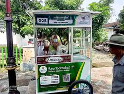 Bantuan Gerobak BAZNAS Ngawi Makmur Juga Dinikmati Warga Luar Ngawi