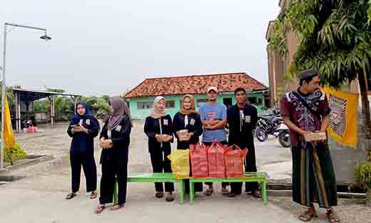 Berbagi di bulan suci ramadhan psht rayon dusun kedung bulu desa dumpiagung adakan kegiatan bagi bagi takjil