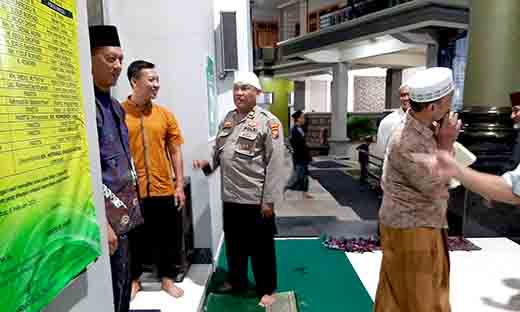 Berikan rasa aman pada saat sholat tarawih polsek babat laksanakan pengamanan