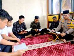 Bersama Warga Ngawi, Kapolres Melaksanakan Tadarus