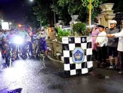 Bupati Lamongan Lepas 456 Pesepeda untuk Gowes Malam Ramadan