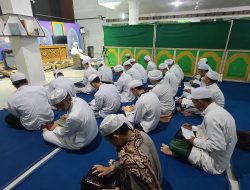 Buya yahya bersama para santri pondok pesantren al bahjah