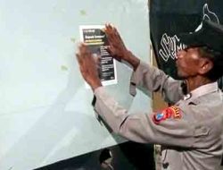 Cegah Tindak Curanmor Polsek Laren Pasang Pamflet Himbauan di Tempat Keramaian