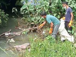 Evakuasi Bangkai Kambing Di Saluran Air, DLH Ngawi Pasang Tarif 225 Ribu