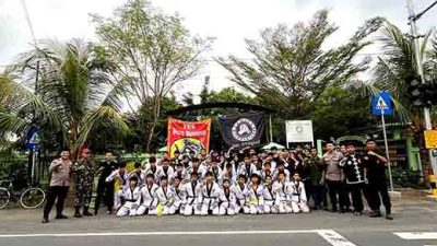 Iks pi kera sakti jombok gelar kegiatan berbagi takjil dan buka bersama