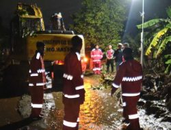 Polres Kediri merespon cepat tanggap dalam menangani banjir