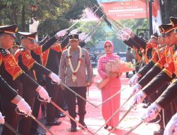 Tradisi Pedang Pora dan Reog Ponorogo Warnai Penyambutan Irjen Pol Drs Nanang Avianto,M.Si Sebagai Kapolda Jatim
