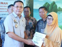 Jelang Idul Fitri 1446 H, Wakil Bupati Takalar Pantau Pasar Murah di Desa Banyuanyara