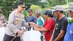 Ramadhan Berkah, Kapolres Kediri Kota Beri Bantuan Warga di TPA Sampah Pojok
