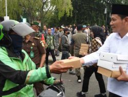 Perkuat Sinergitas, Kapolres Ngawi Bersama Dandim juga Danyon Berbagi Takjil