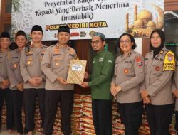 Polres Kediri Kota Salurkan Zakat Fitrah Kepada Yang Berhak Menerima Menjelang Idul Fitri 1446 H