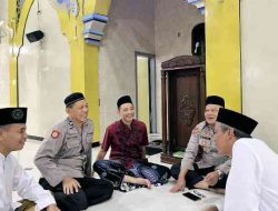 Kapolsek Babat Bersama Anggotanya Melaksanakan Sholat Subuh Berjamaah di Lanjutkan dengan Kultum