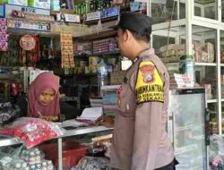 Anggota Polsek Sekaran Sambang Para Pedagang Berikan Himbauan Kamtibmas