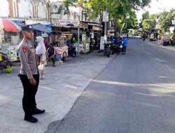 Jaga Keamanan Saat Ngabuburit Polsek Laren Siaga di Titik Rawan Macet