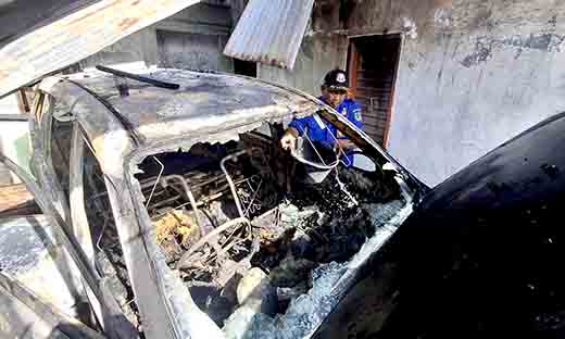 Kebakaran hebat hanguskan rumah, mobil, dan sepeda motor warga badas kediri