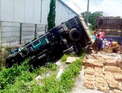 Kecelakaan Tunggal, Truk Bermuatan Telur Ayam di Pantura Pemalang Akibat Sopir Mengantuk