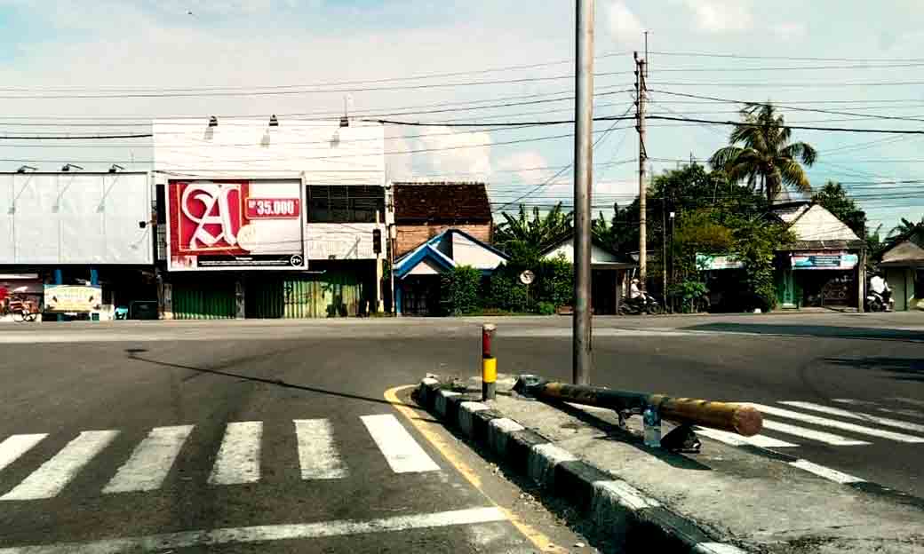 Lampu lalu lintas di pertigaan depot mira babat rusak, pemudik perlu waspada