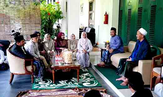 Momentum idul fitri bupati sidoarjo sowan ke gus ali usai sholat id