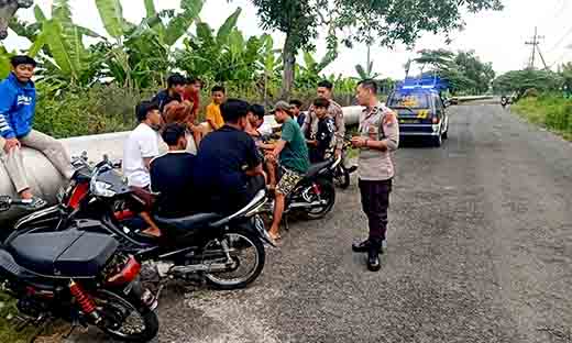 Patroli ngabuburit polsek babat ajak remaja jaga kamtibmas di bulan suci ramadan