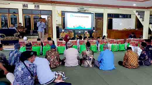 Pemerintah desa kebaron gelar santunan ramadan