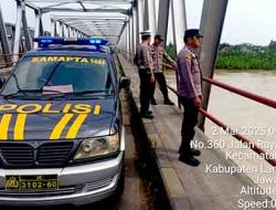 Polsek Babat Patroli di Daerah Bantaran Sungai Bengawan Solo dan Pantau Ketinggian Debit Air