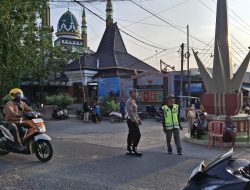 Polsek Laren Gelar Patroli dan Pengaturan Lalu Lintas Demi Kenyamanan Ngabuburit di Bulan Ramadhan