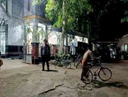 Rutin Laksanakam Pengamanan Sholat Tarawih Polsek Laren Pastikan Keamanan Kamtibmas