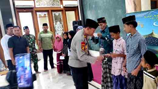 Safari ramadan kapolsek sekaran bersama forkopimcam berikan santunan anak yatim