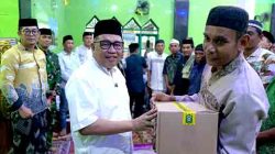 Safari Ramadhan di Masjid Nurul Rahman Topejawa, Bupati Takalar Daeng Manye Beri Bantuan Dana Hibah Masjid Rp. 10.000.000