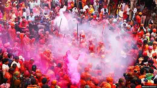 Sambut musim semi, jutaan orang rayakan festival holi hindu