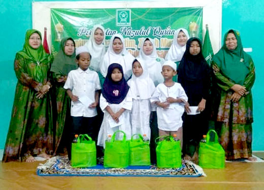 Santuni anak yatim, fatayat nu ranting blawi cari berkah di nuzulul qur'an.